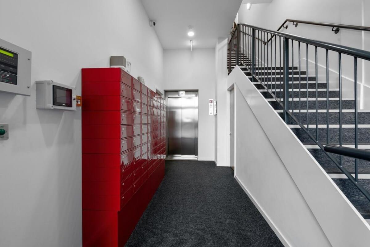 Lovely Riverside 2 Bed Apartment