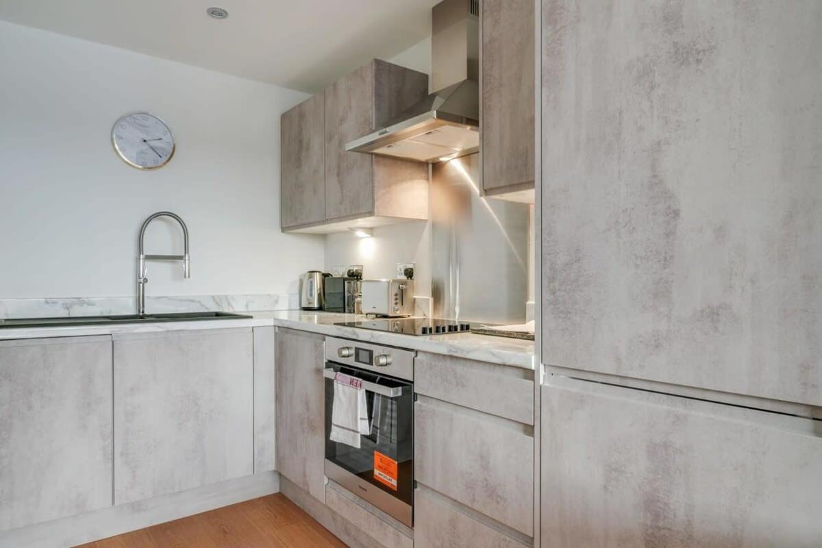 Lovely Riverside 2 Bed Apartment Leeds (West Yorkshire)