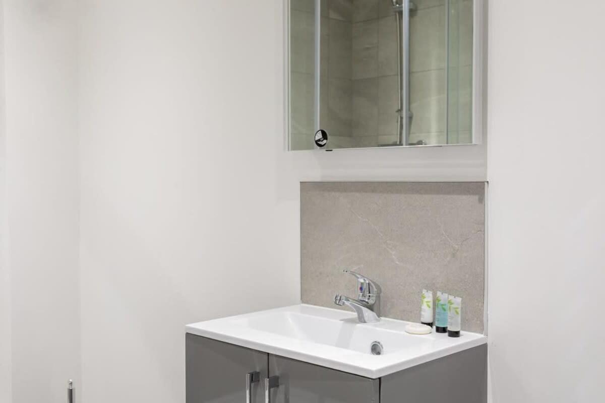 Cosy & Modern 1 Bed Leeds Apartment *