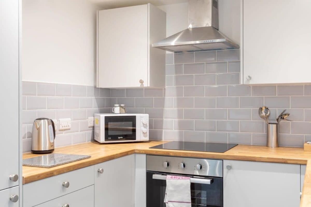Cosy & Modern 1 Bed Leeds Apartment *