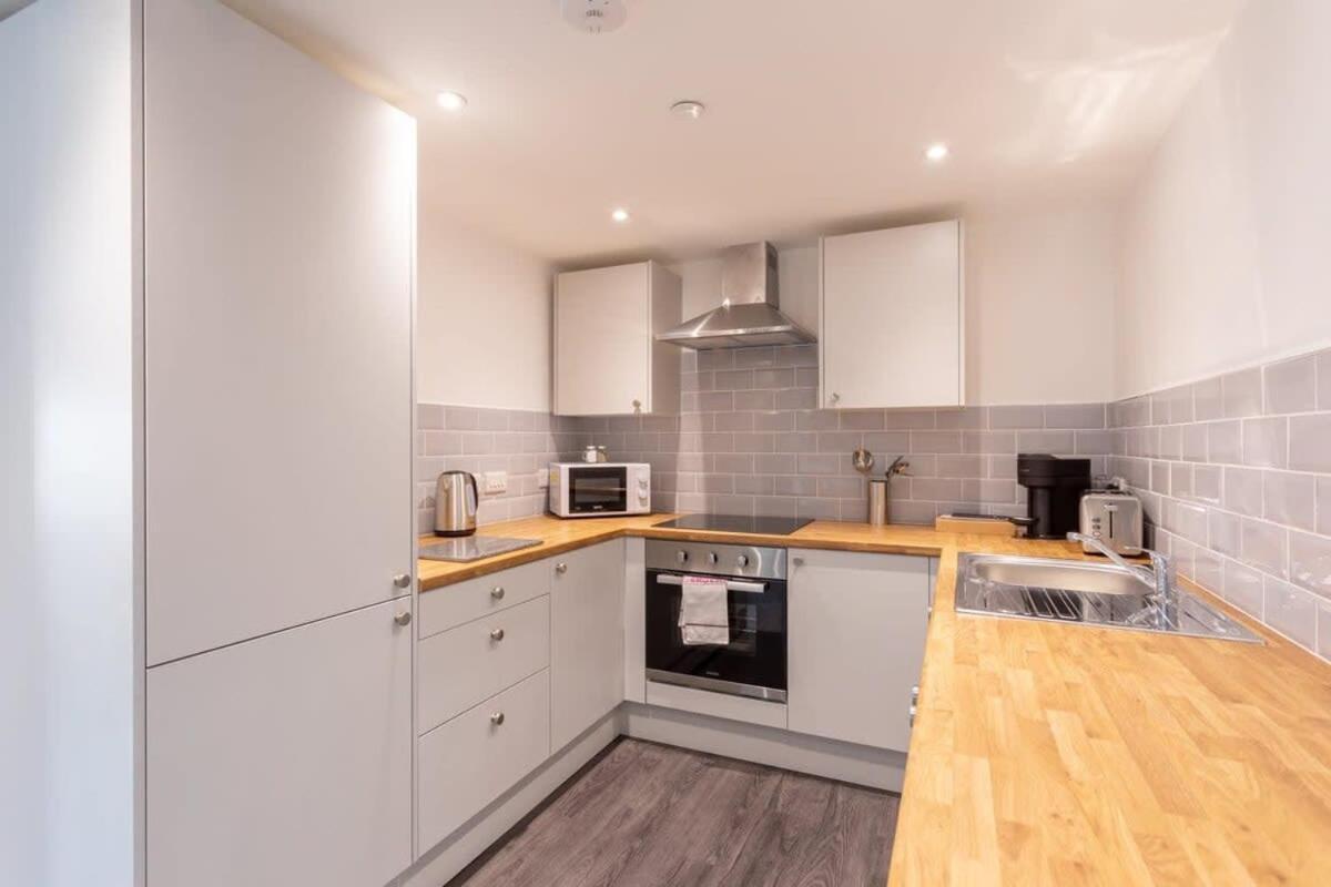 Cosy & Modern 1 Bed Leeds Apartment *