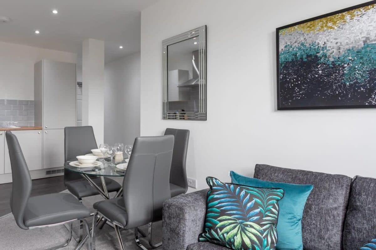Charming 1 Bed In Apartment *