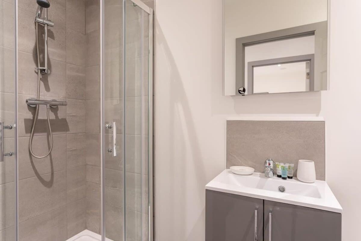 Fantastic 1 Bedroom Apartment *