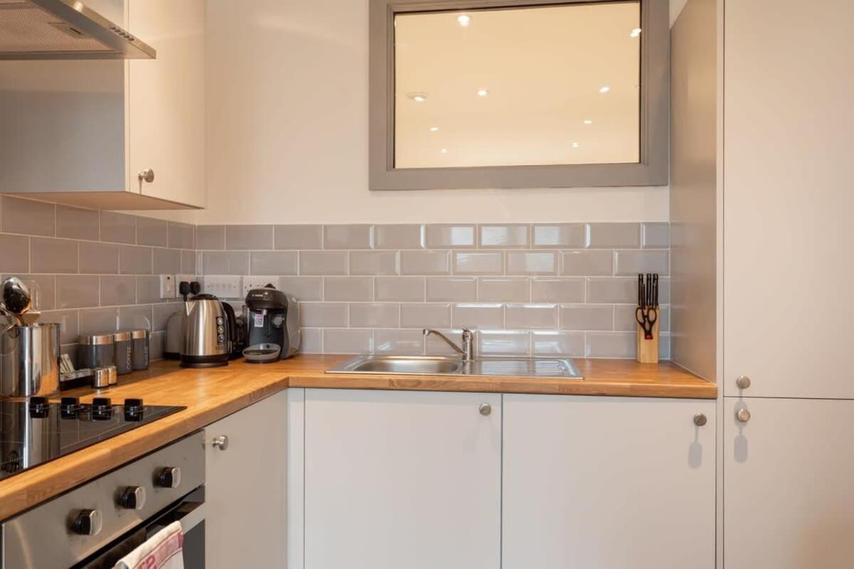 Fantastic 1 Bedroom Apartment *