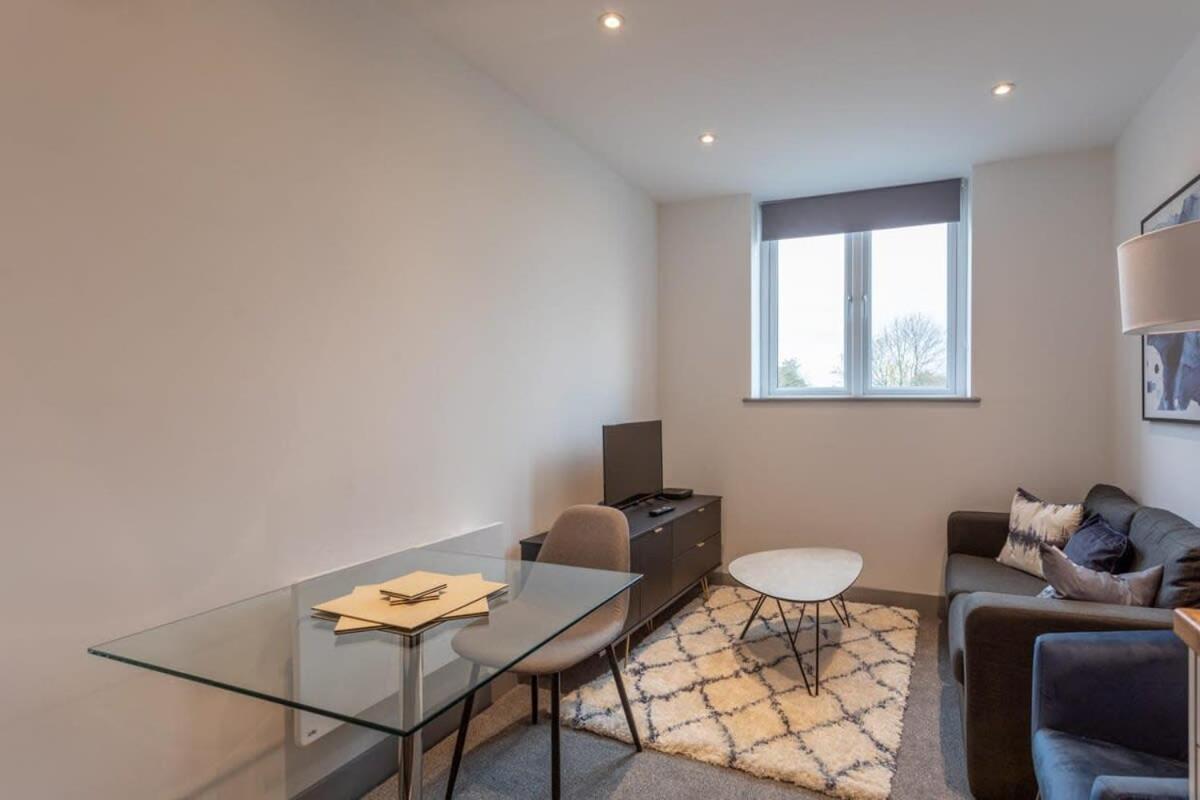 Fantastic 1 Bedroom Apartment *