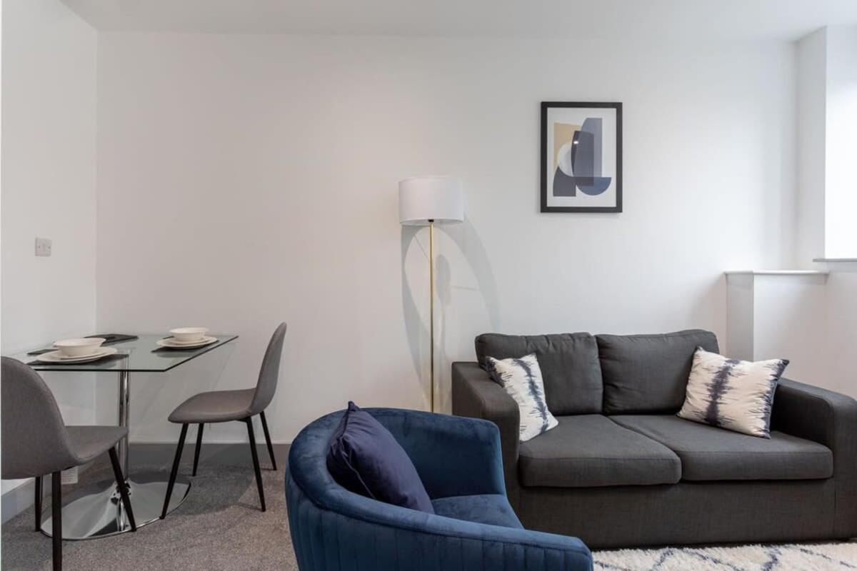Amazing 1 Bedroom Leeds Apartment *