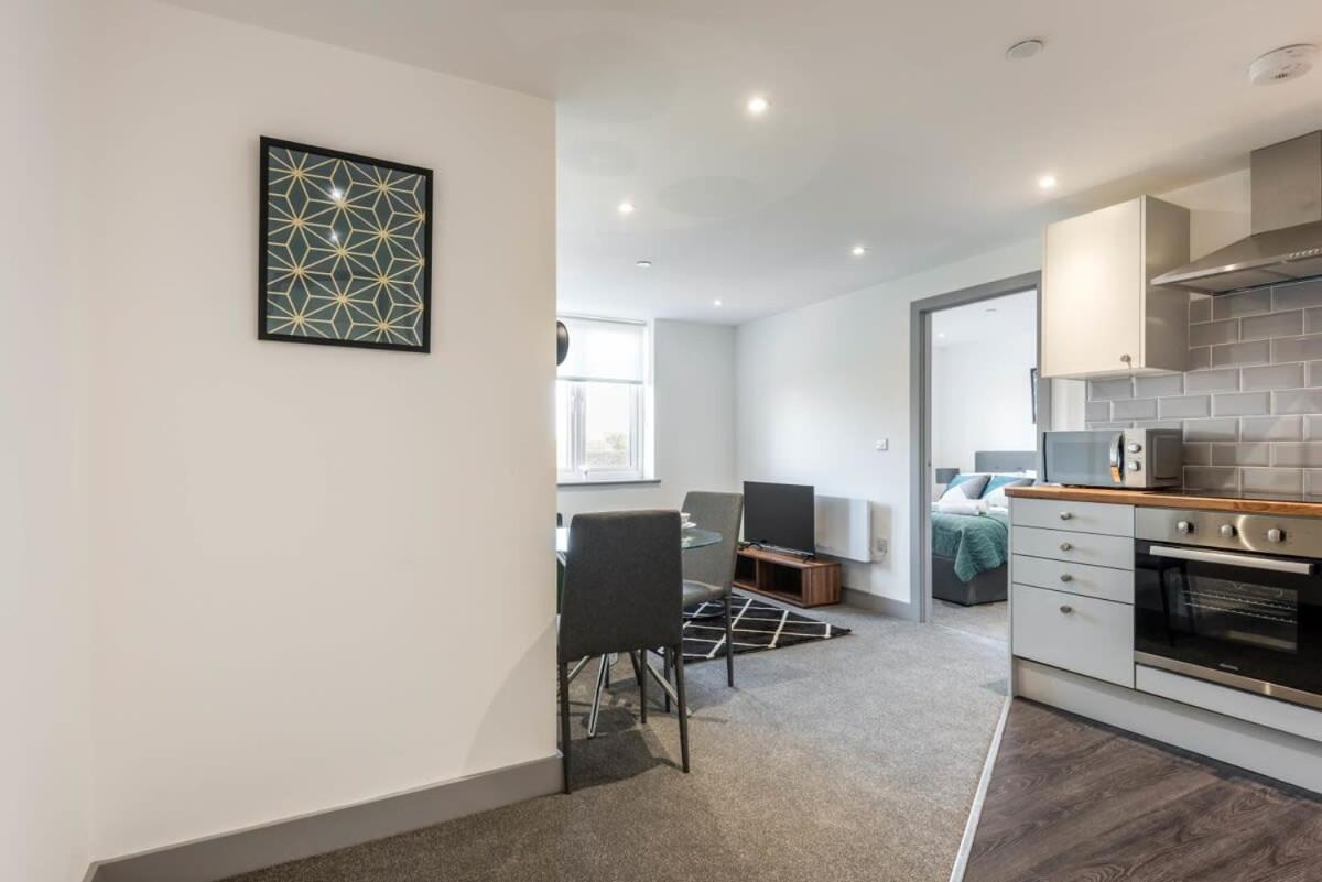Cosy 1 Bed Flat In Apartment *