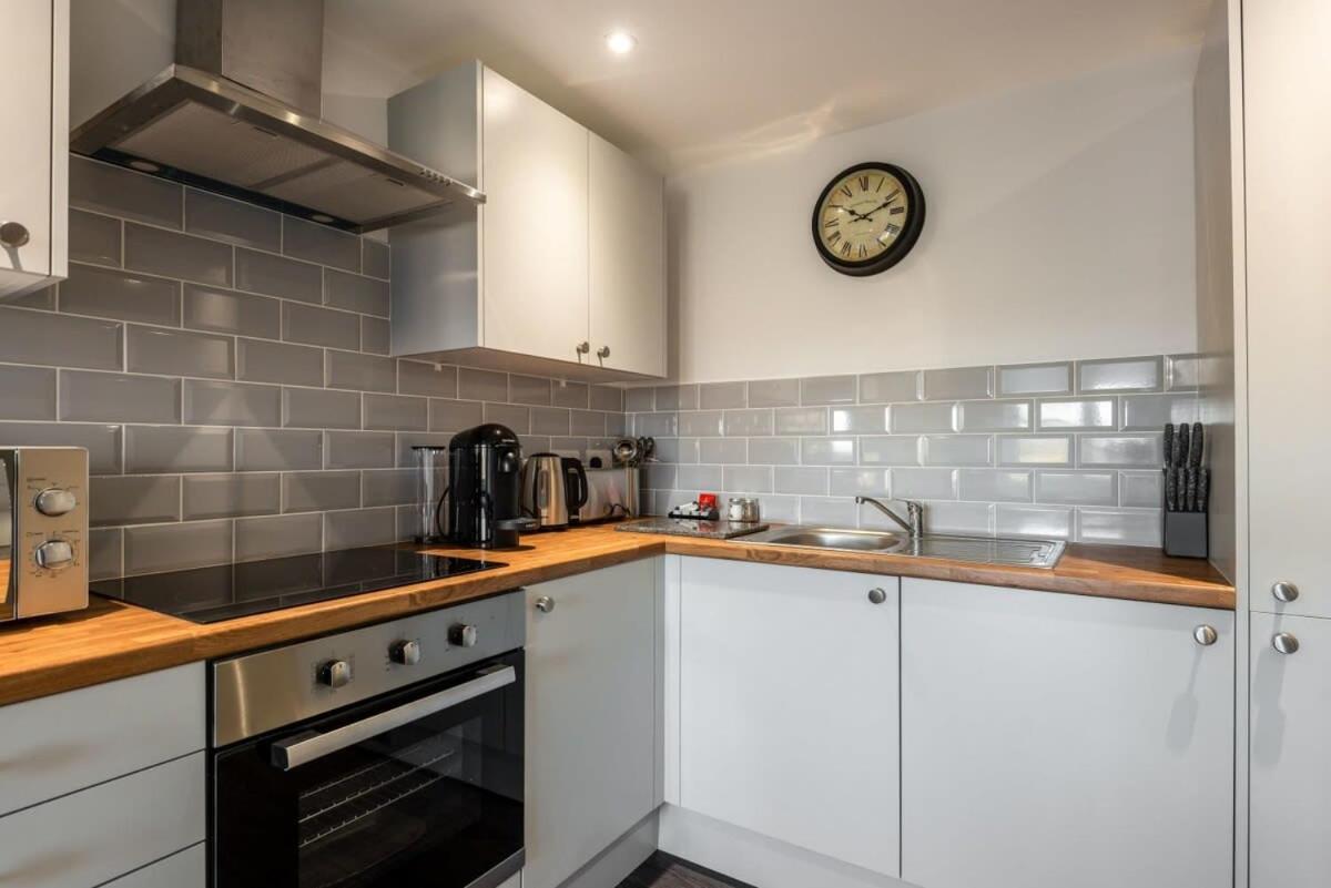 Cosy 1 Bed Flat In *
