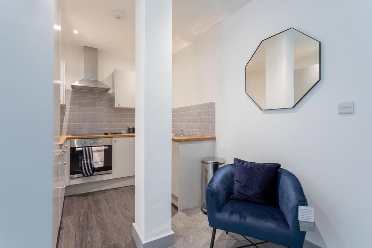 Contemporary 1 Bedroom Leeds Apartment *