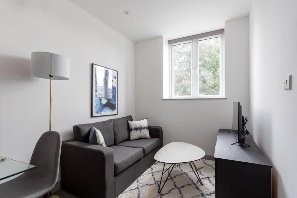 Contemporary 1 Bedroom Leeds Apartment Leeds (West Yorkshire)