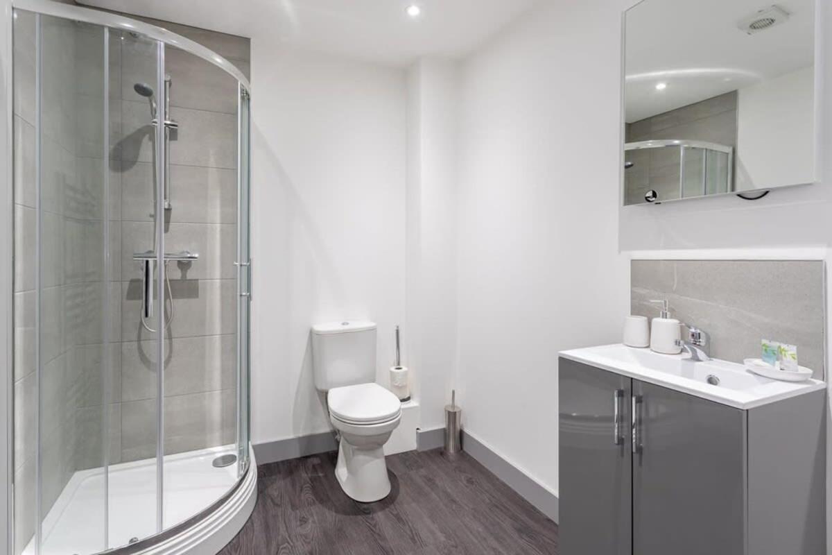 Apartment Contemporary 1 Bedroom Leeds