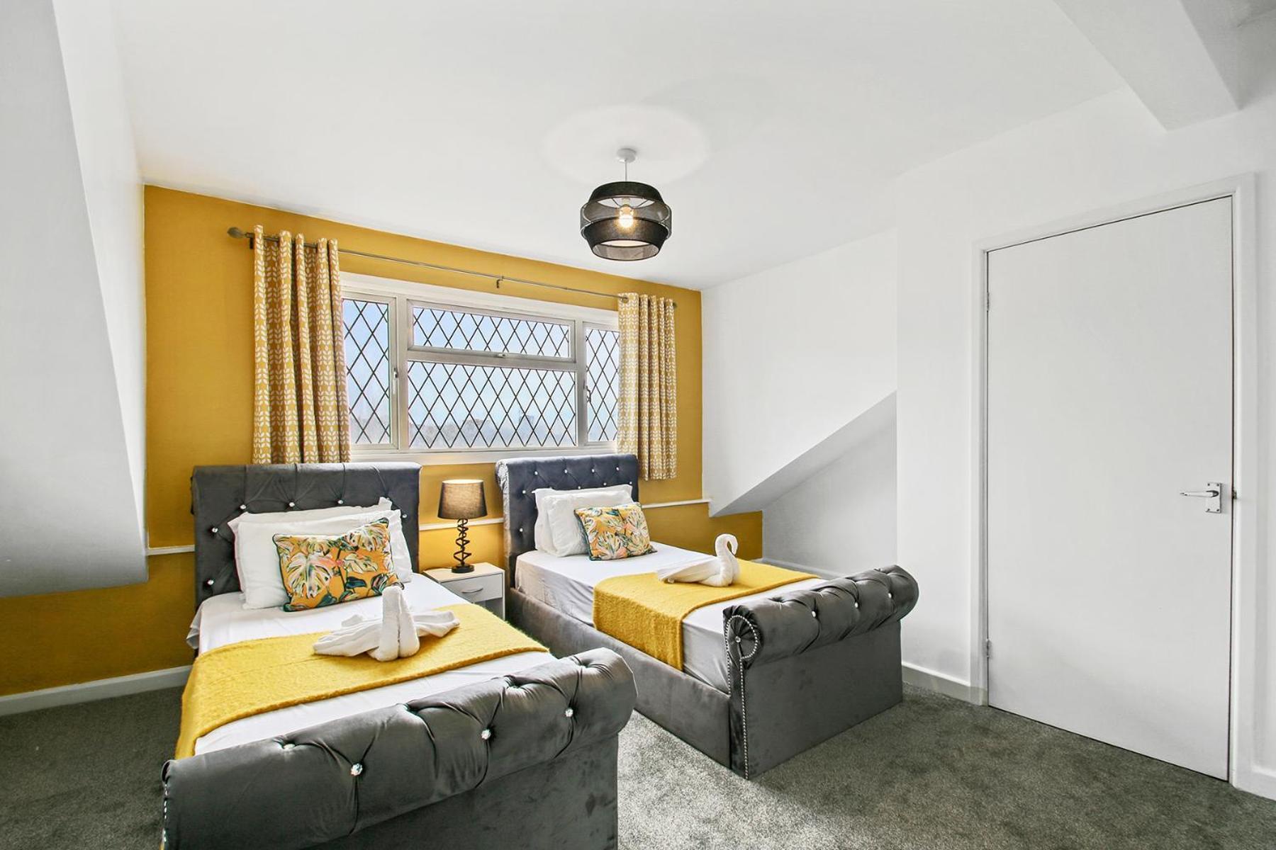 In Woodhouse, Leeds * Leeds (West Yorkshire)
