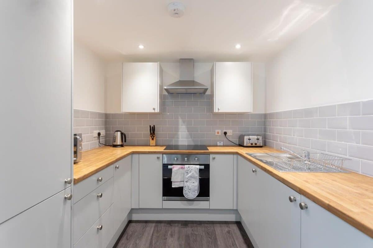 Charming 1 Bedroom In Leeds Apartment