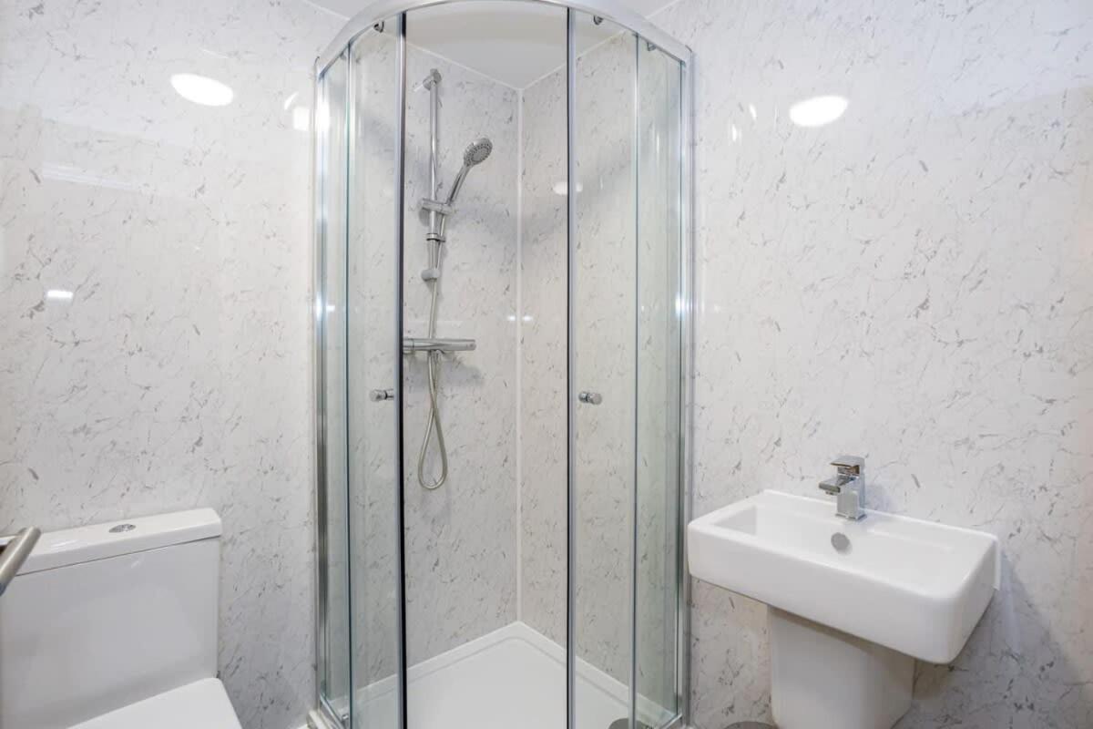 Charming 1 Bedroom In Leeds Apartment