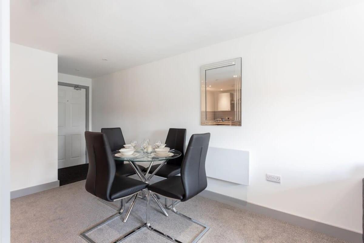 Charming 1 Bedroom In Leeds *