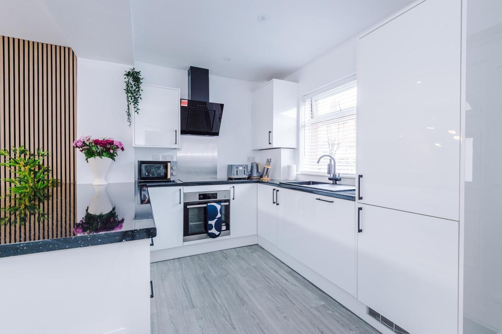 Stunning 3 Bedroom House Near Leeds Centre With Free Parking