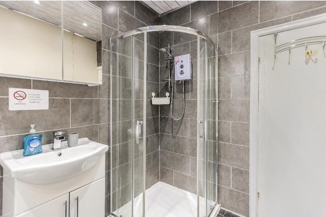 Guest house Bright Sunny, Double Bed With Garden, Tv And Wi-fi Leeds (West Yorkshire)