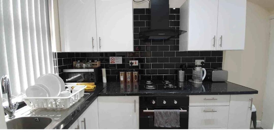 Bright Sunny, Double Bed With Garden, Tv And Wi-fi Leeds (West Yorkshire)