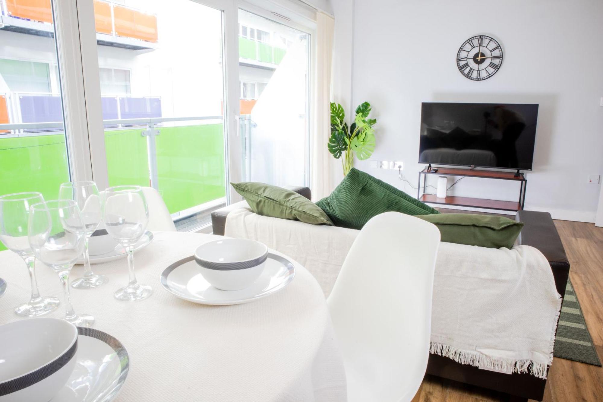 Apartment 2 Bed - Leeds Centre - For Relocators, Professionals