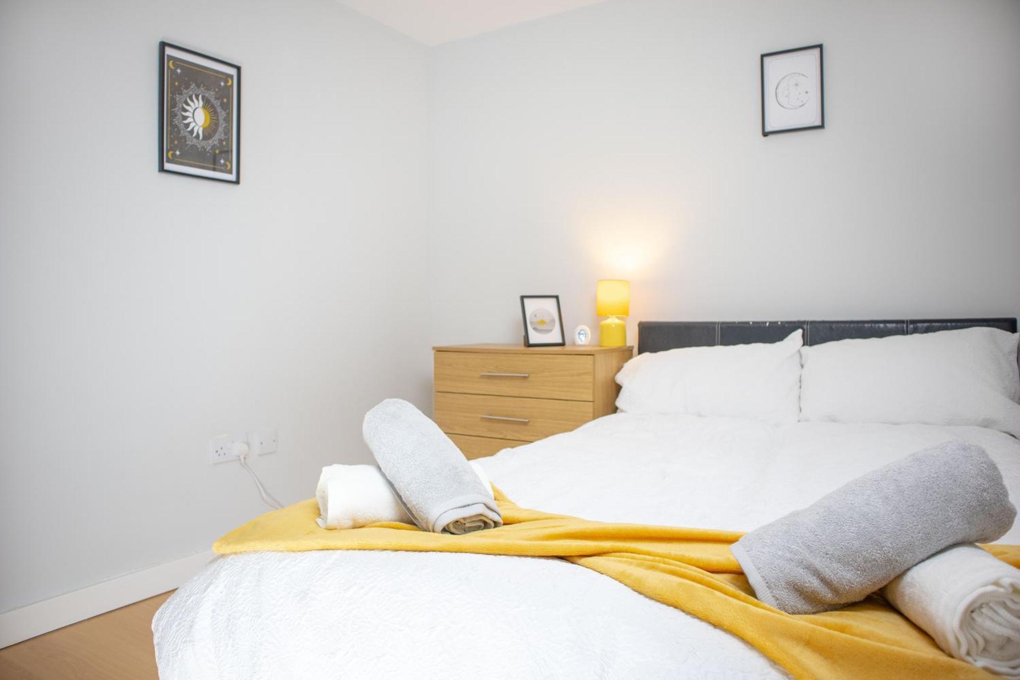Apartment 2 Bed - Leeds Centre - For Relocators, Professionals