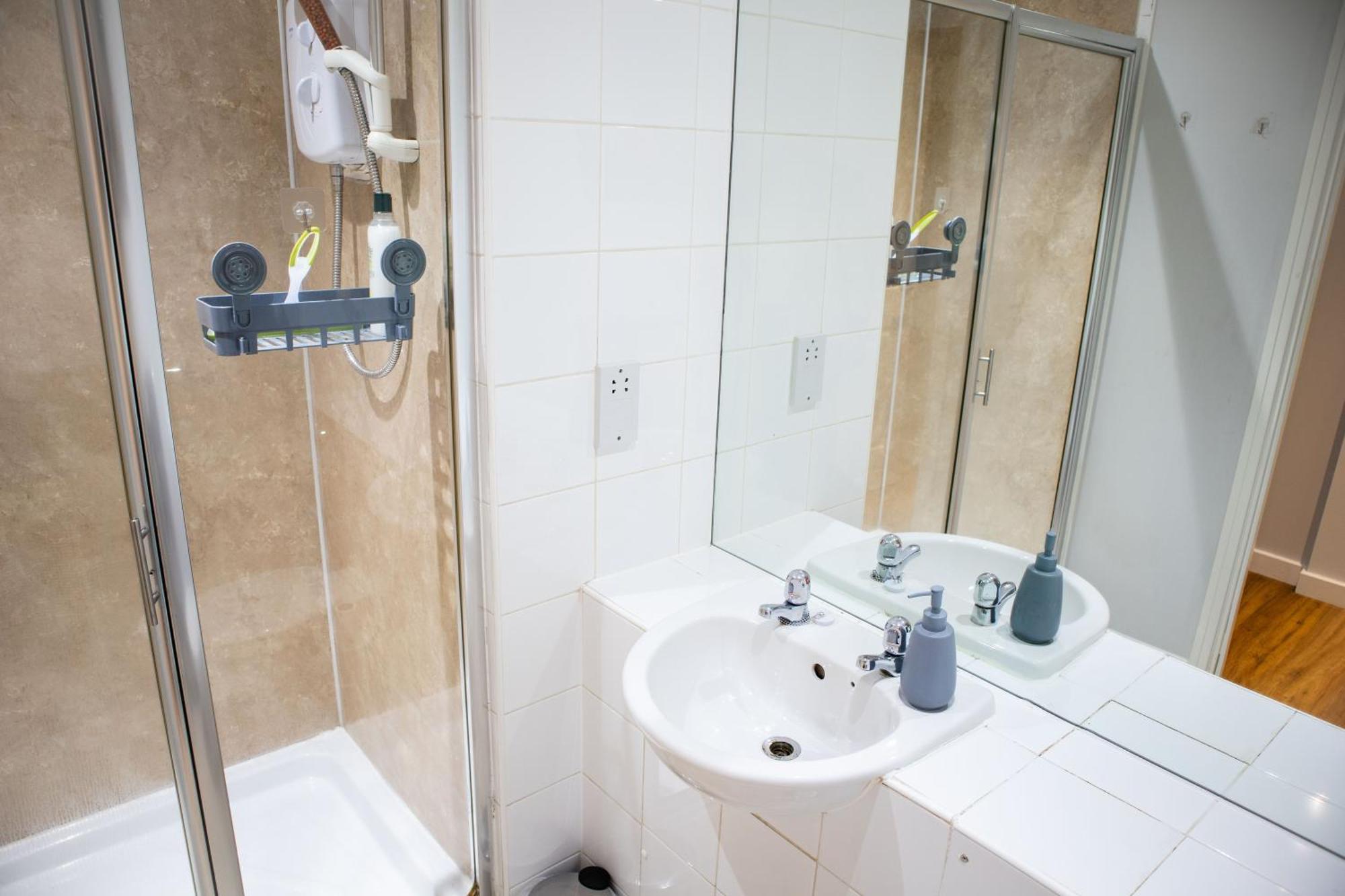 Apartment 2 Bed - Leeds Centre - For Relocators, Professionals *