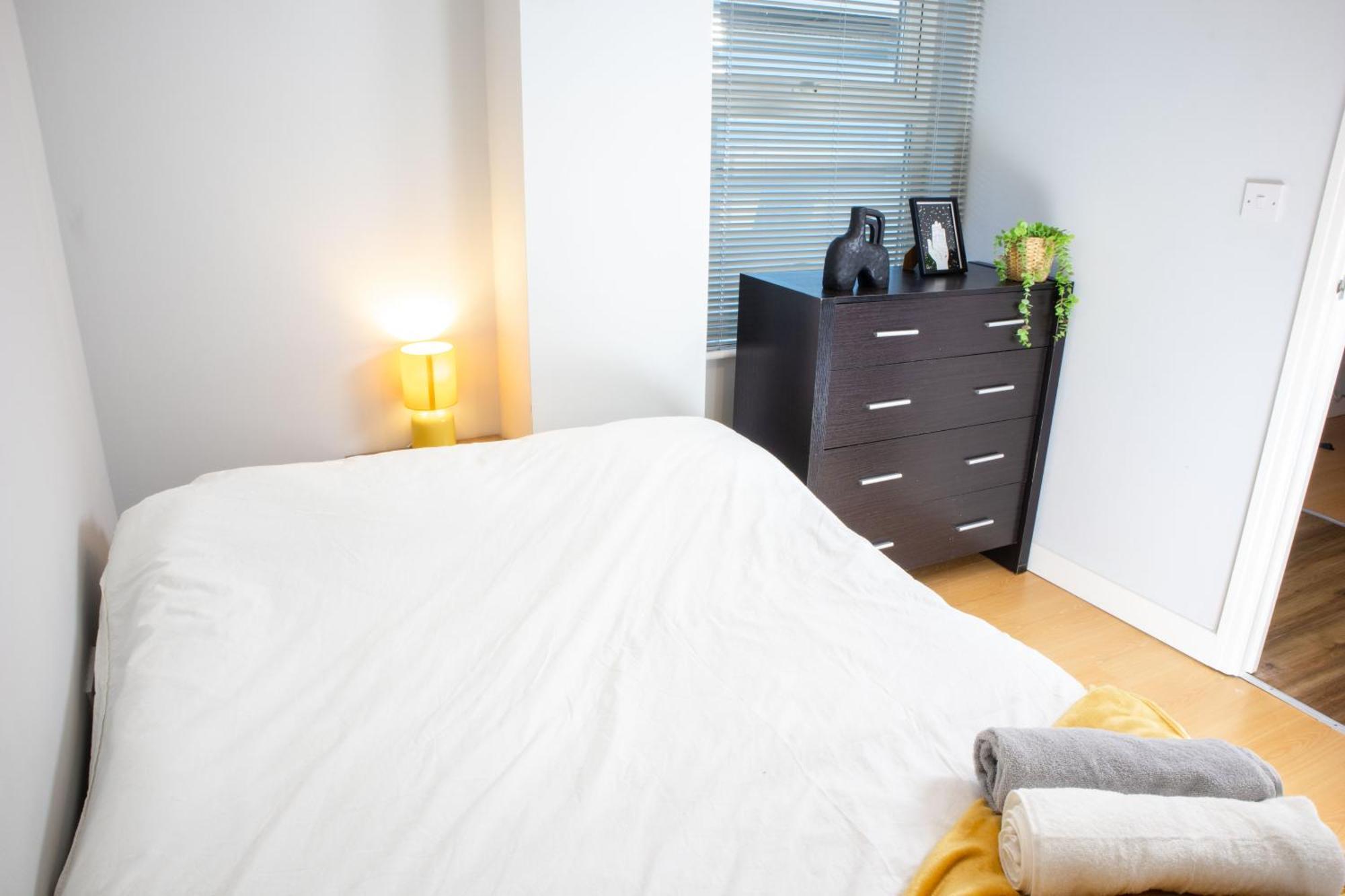 Apartment 2 Bed - Leeds Centre - For Relocators, Professionals *