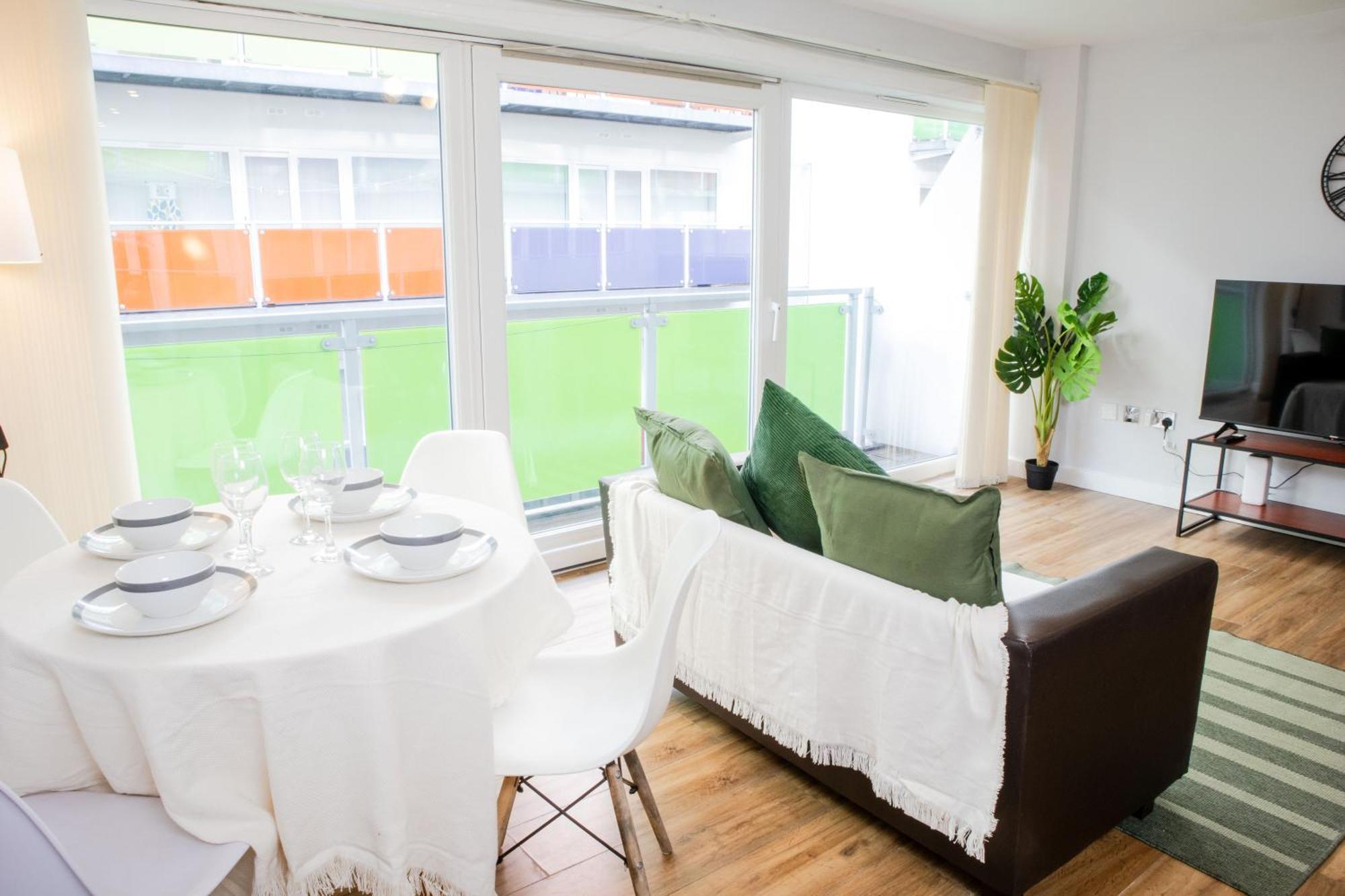 2 Bed - Leeds Centre - For Relocators, Professionals