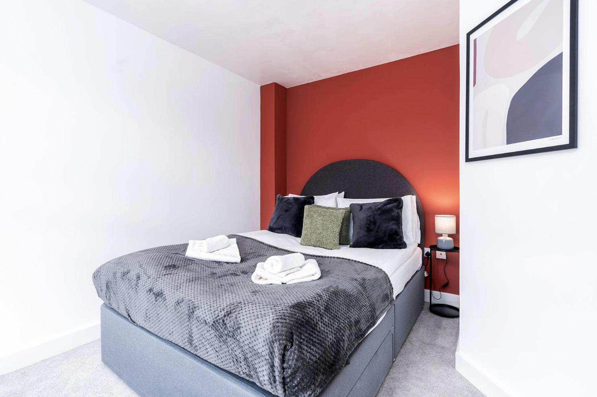 New Refurbishment Location Free Parking *