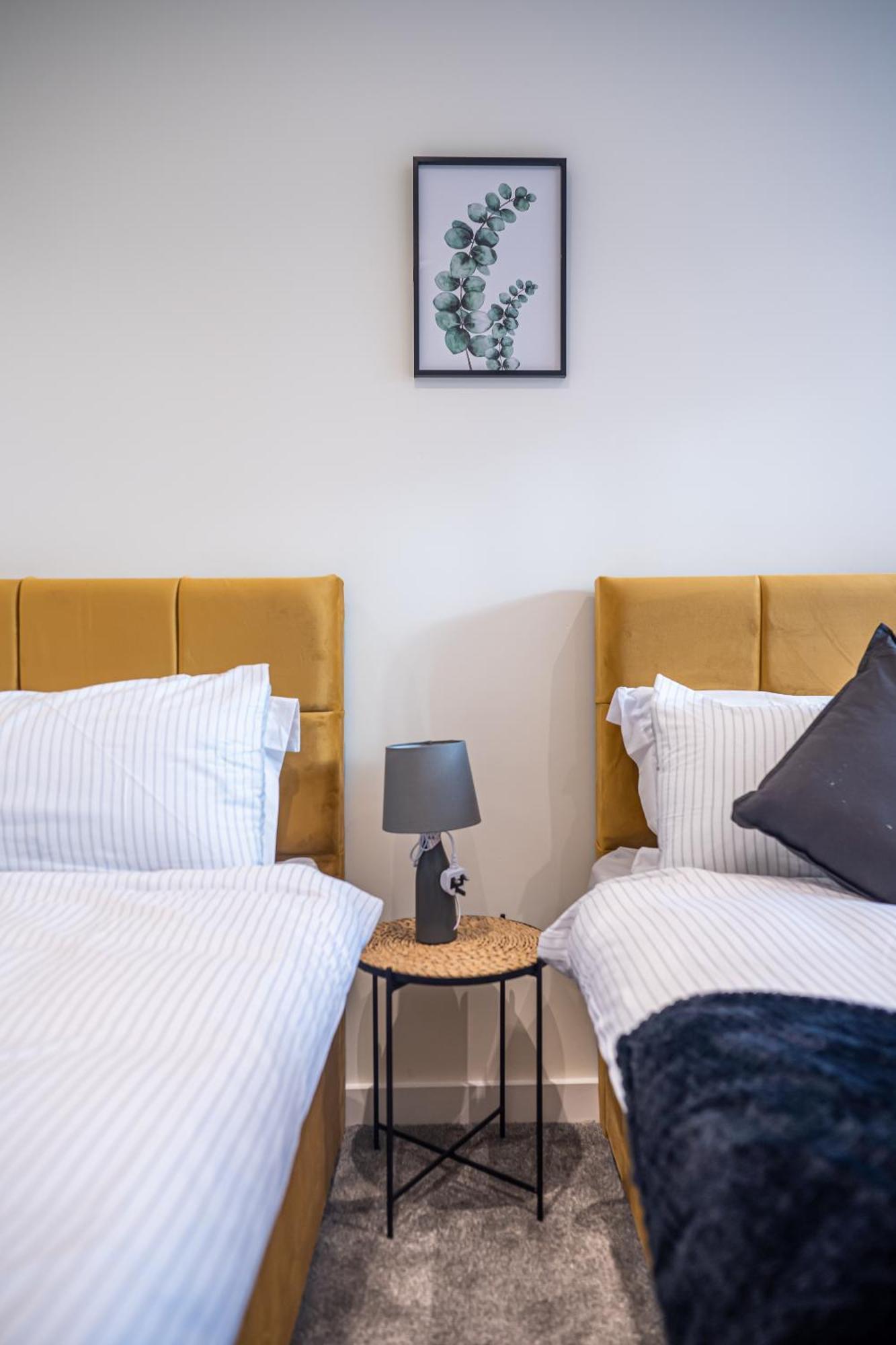 4-bed Townhouse, Secure & Close To Centre- Ideal For Corporate Guests *
