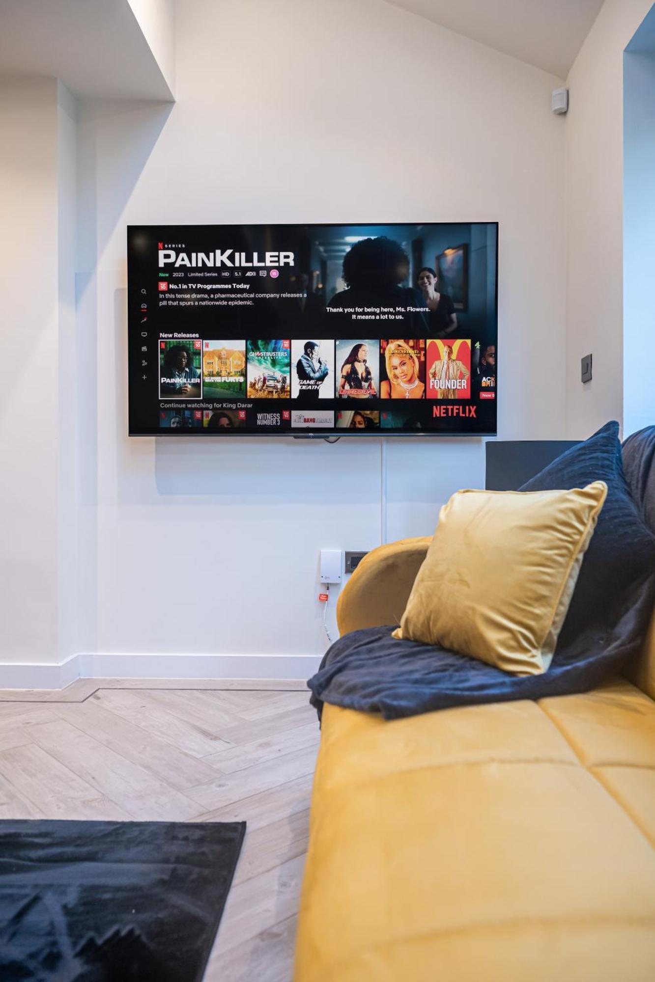 Apartment 4-bed Townhouse, Secure & Close To Centre- Ideal For Corporate Guests *