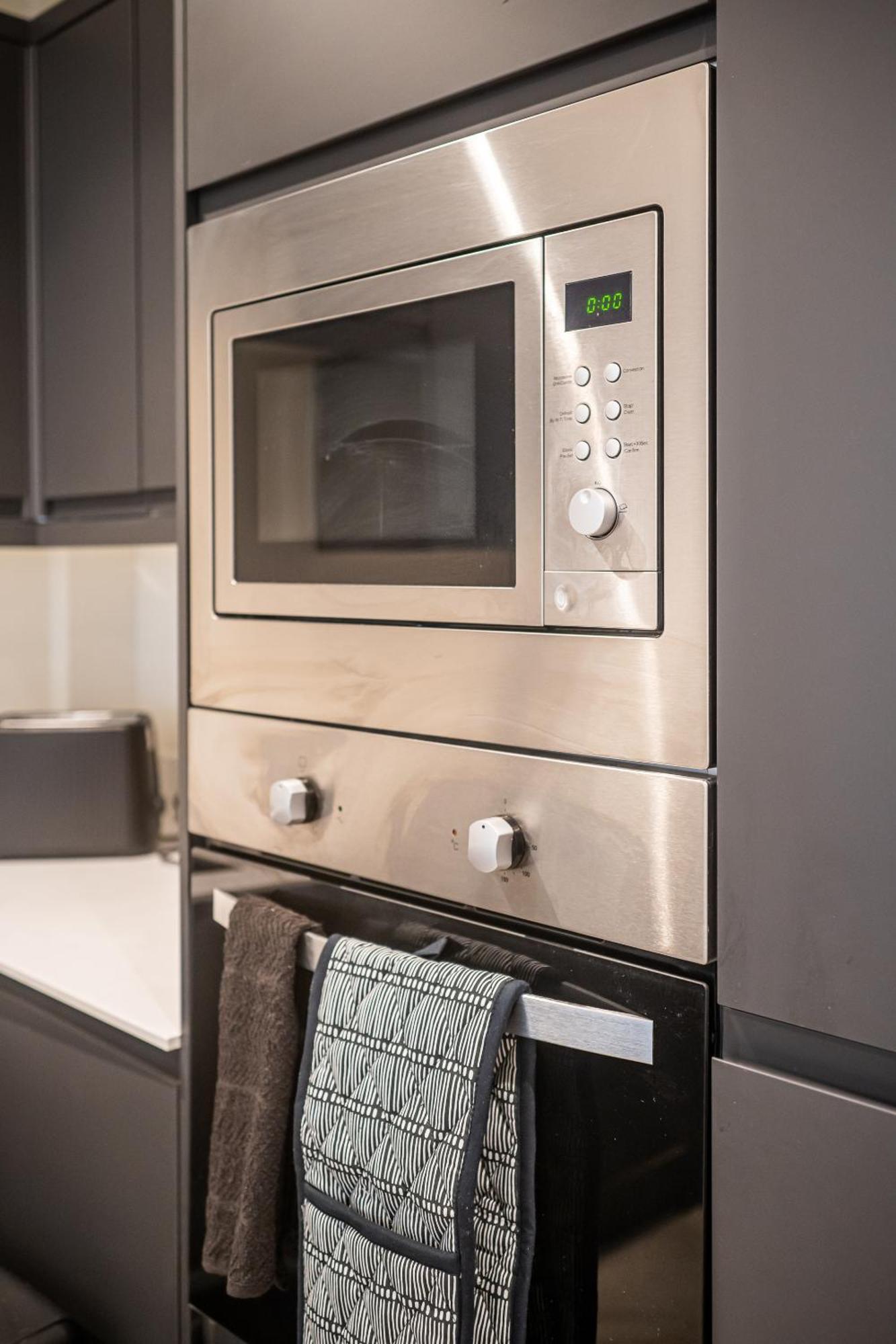 Apartment 4-bed Townhouse, Secure & Close To Centre- Ideal For Corporate Guests