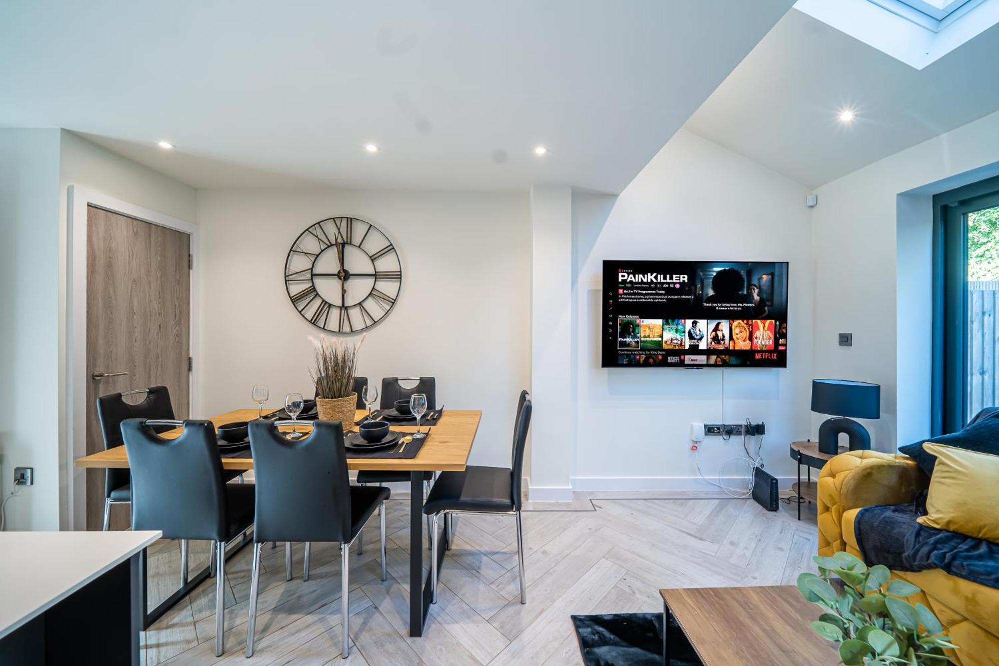 4-bed Townhouse, Secure & Close To Centre- Ideal For Corporate Guests Apartment