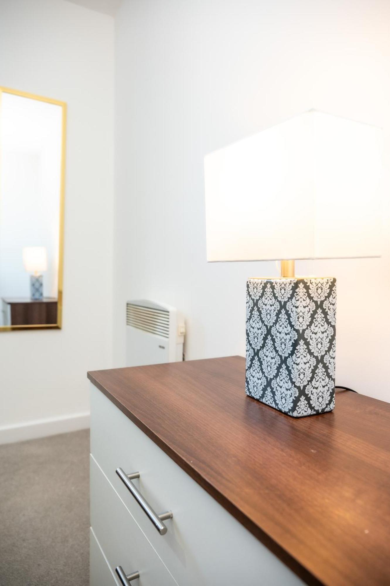 Corporate-friendly 2br In Leeds, Near Kirkstall Shopping Centre * Leeds (West Yorkshire)