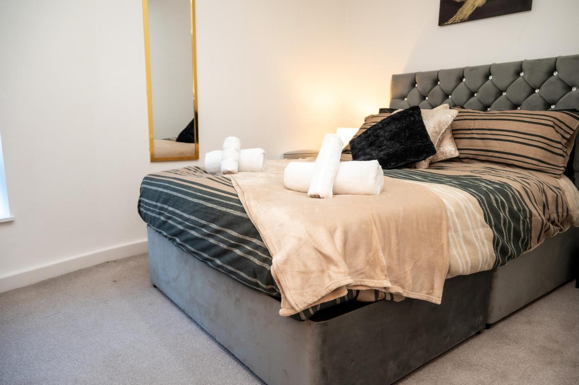 Corporate-friendly 2br In Leeds, Near Kirkstall Shopping Centre Apartment Leeds (West Yorkshire)
