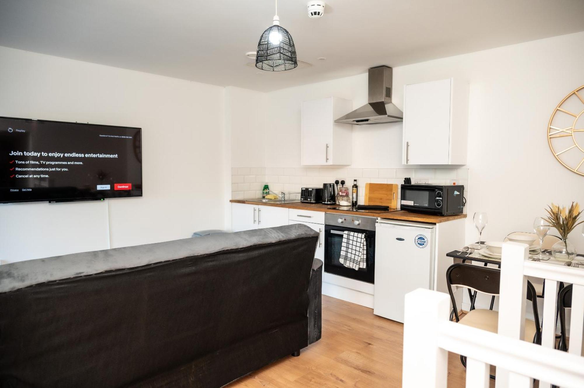 Corporate-friendly 2br In Leeds, Near Kirkstall Shopping Centre Apartment