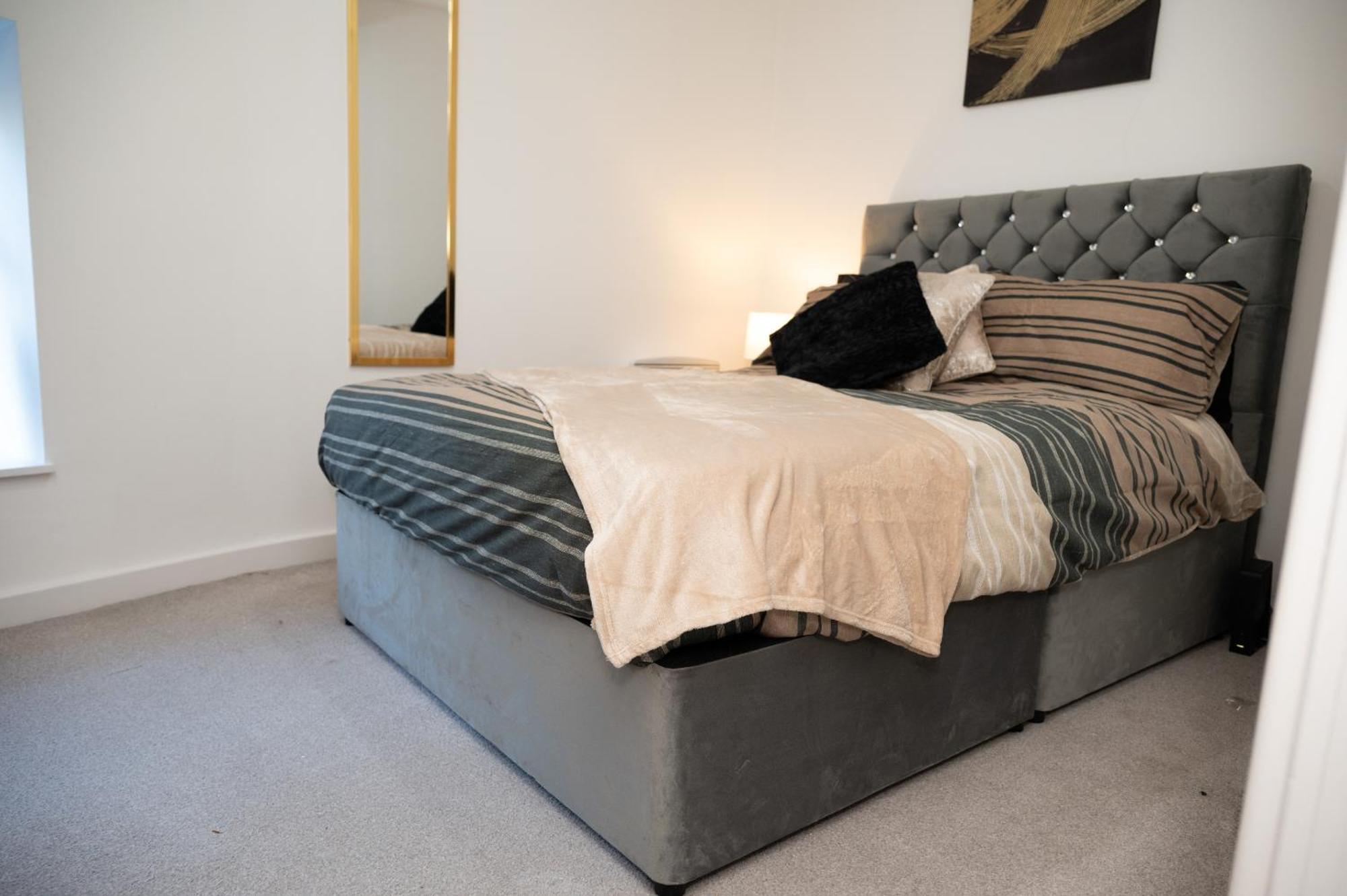 Apartment Corporate-friendly 2br In Leeds, Near Kirkstall Shopping Centre Leeds (West Yorkshire)