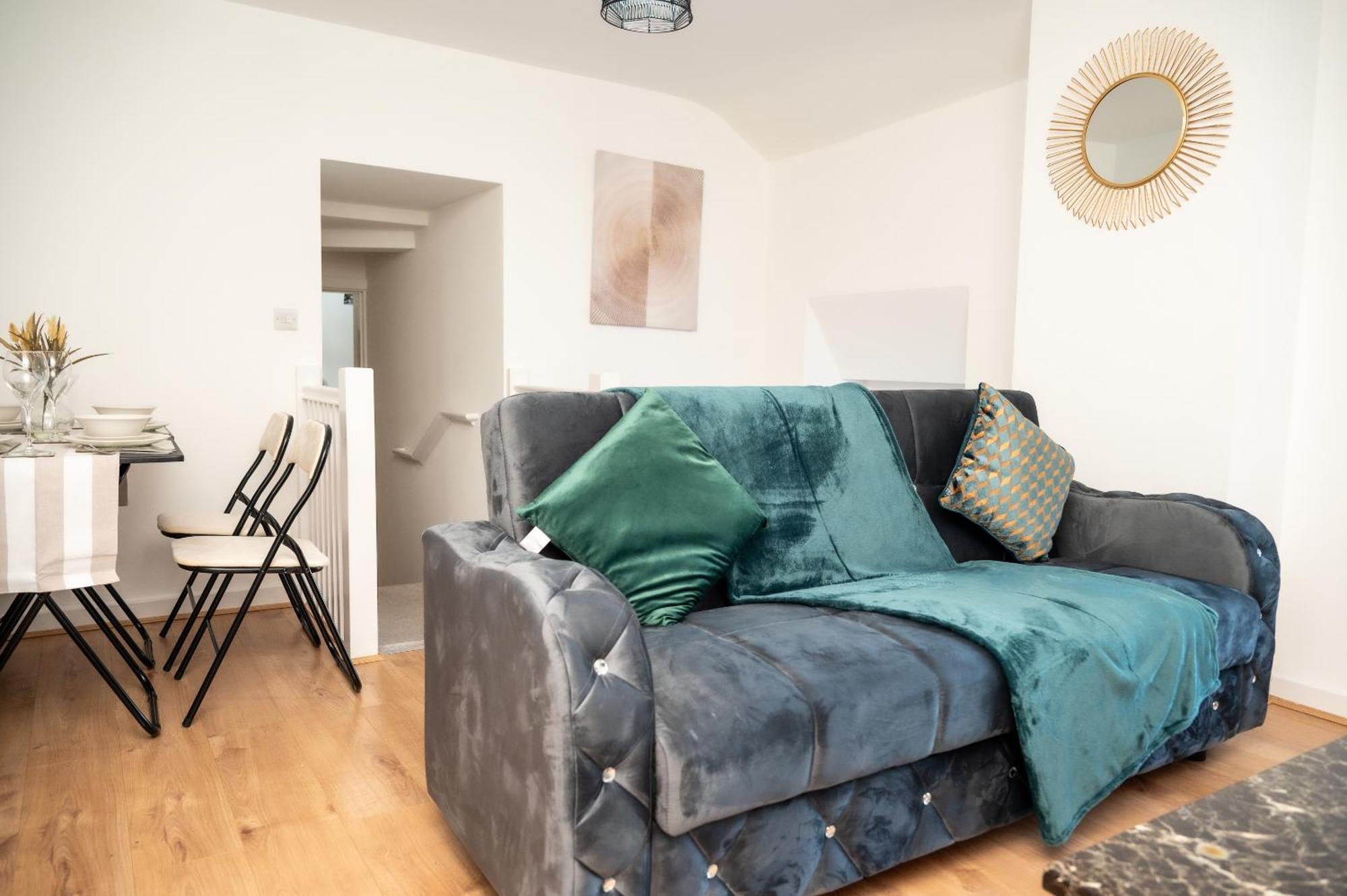 Apartment Corporate-friendly 2br In Leeds, Near Kirkstall Shopping Centre