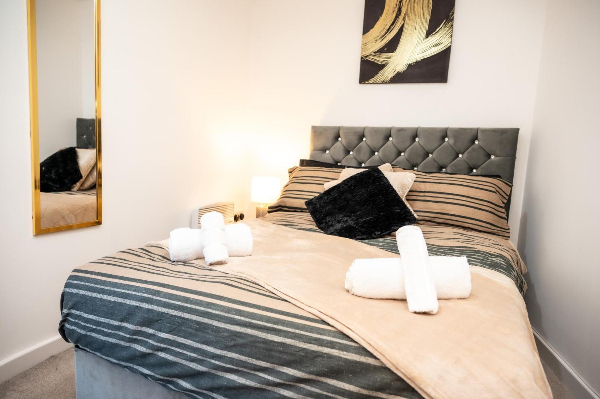 Corporate-friendly 2br In Leeds, Near Kirkstall Shopping Centre Apartment Leeds (West Yorkshire)