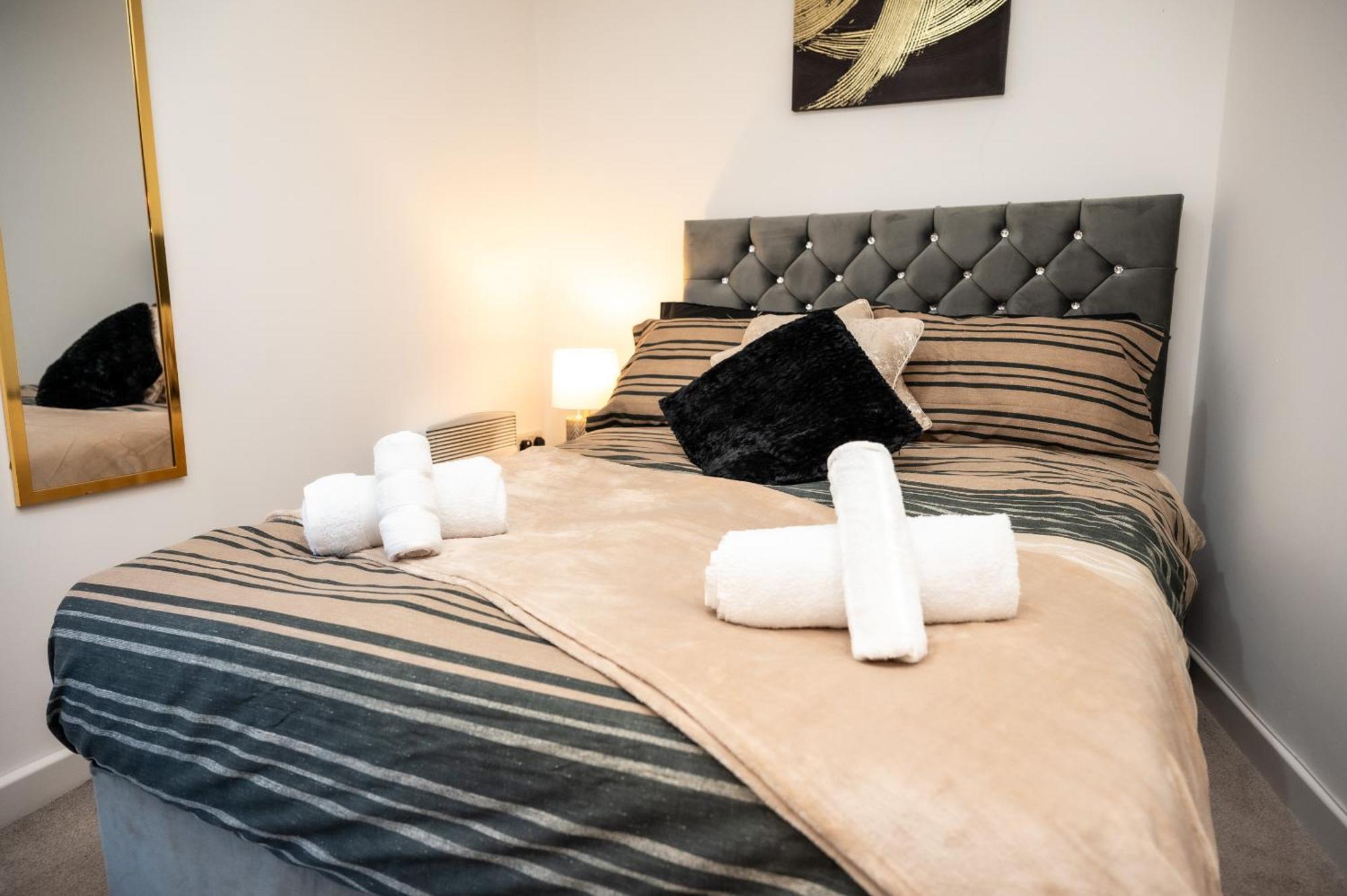 Corporate-friendly 2br In Leeds, Near Kirkstall Shopping Centre * Leeds (West Yorkshire)