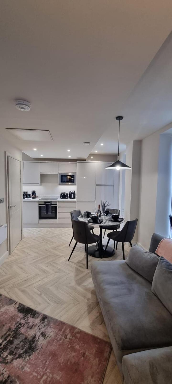City Centre 2-bedrooms, Both En-suite, Close To Arena, Savings