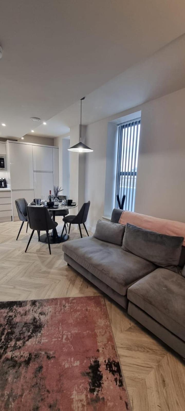 Apartment City Centre 2-bedrooms, Both En-suite, Close To Arena, Savings *