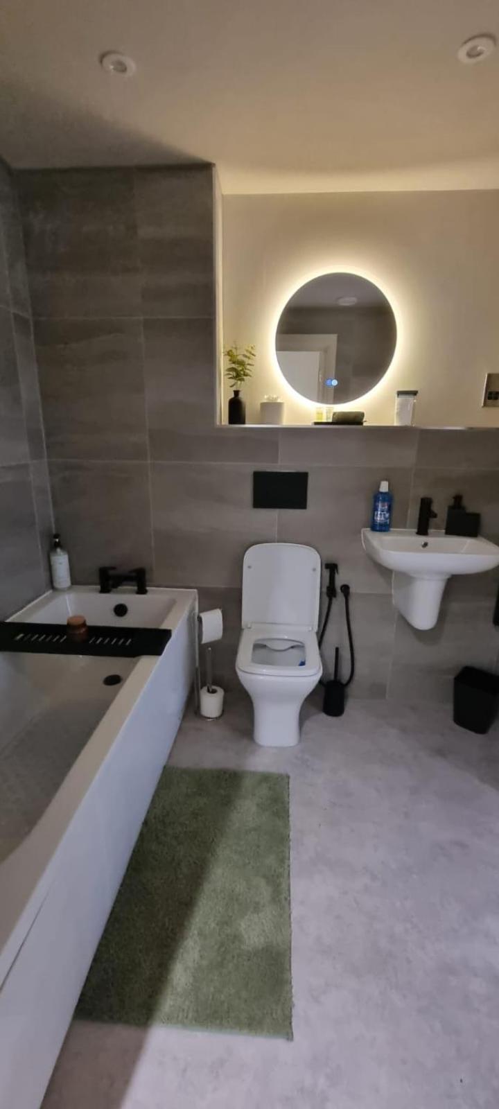 Apartment City Centre 2-bedrooms, Both En-suite, Close To Arena, Savings *