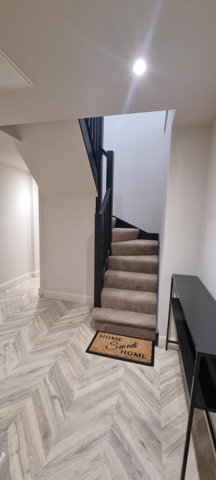 Apartment City Centre 2-bedrooms, Both En-suite, Close To Arena, Savings