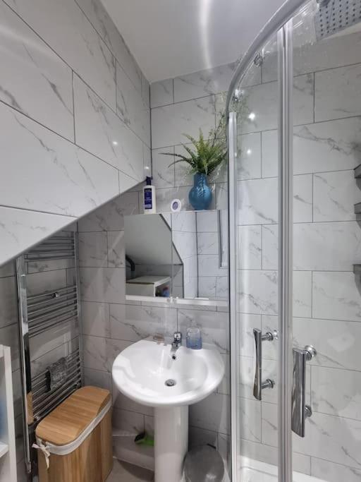 Cosy And Tranquil Home, Free Wifi, Parking Apartment Leeds (West Yorkshire)