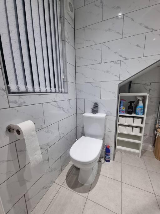 Cosy And Tranquil Home, Free Wifi, Parking Leeds (West Yorkshire)