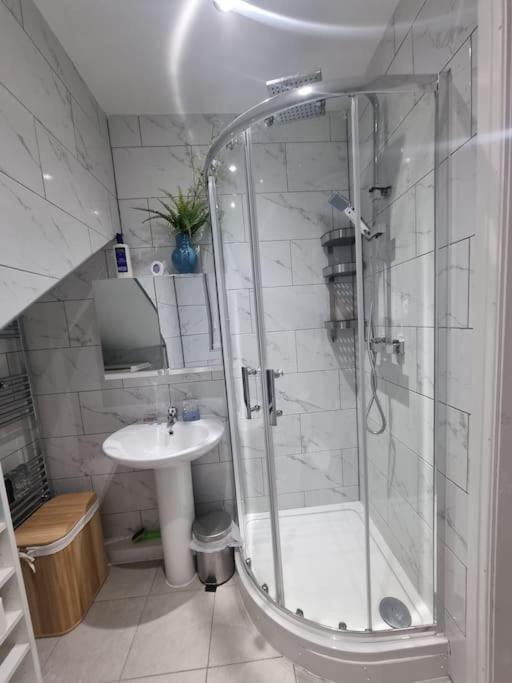 Apartment Cosy And Tranquil Home, Free Wifi, Parking