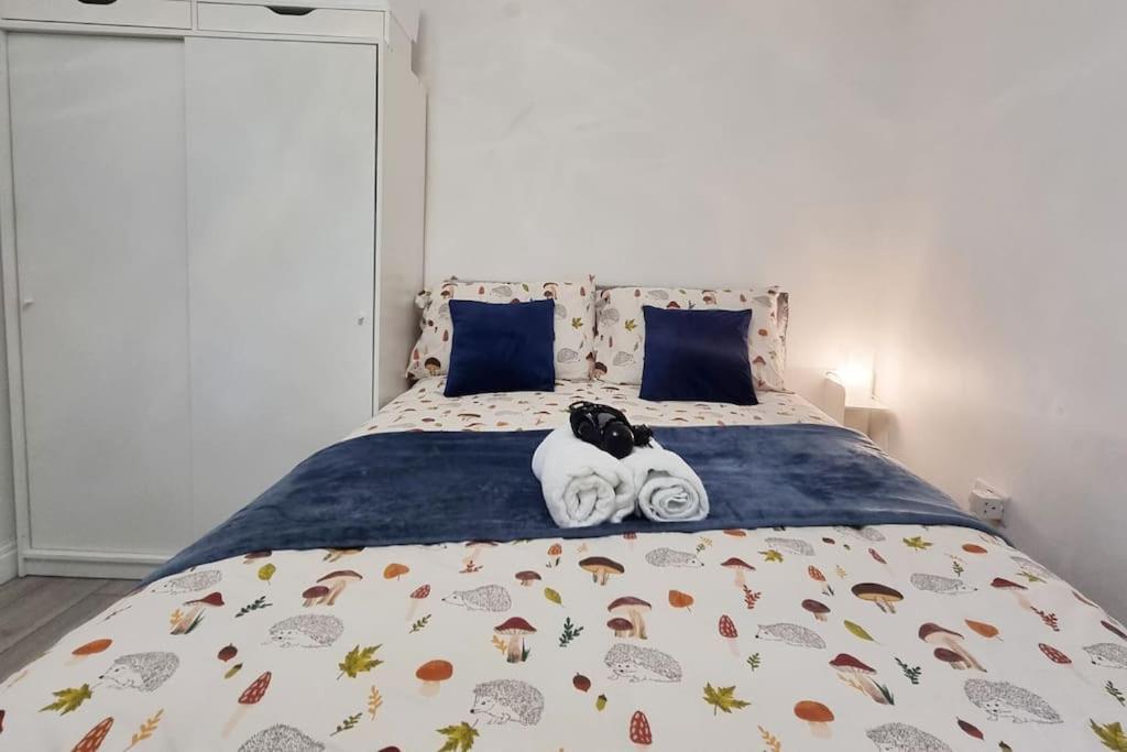 Cosy And Tranquil Home, Free Wifi, Parking Apartment *