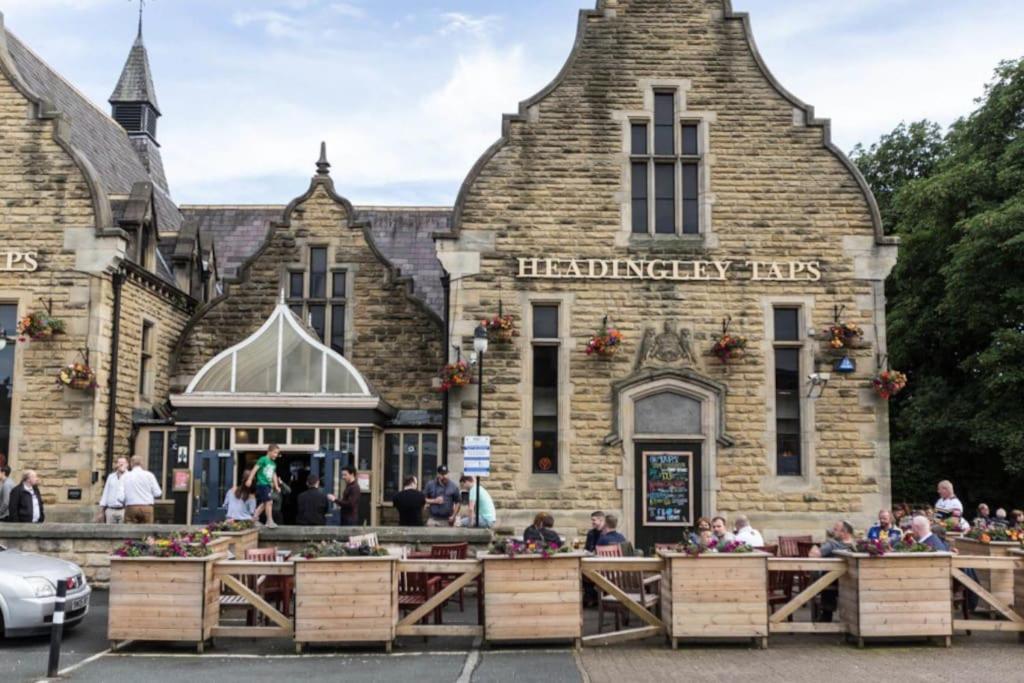 Away From In Headingley With Gated Drive Apartment Leeds (West Yorkshire)