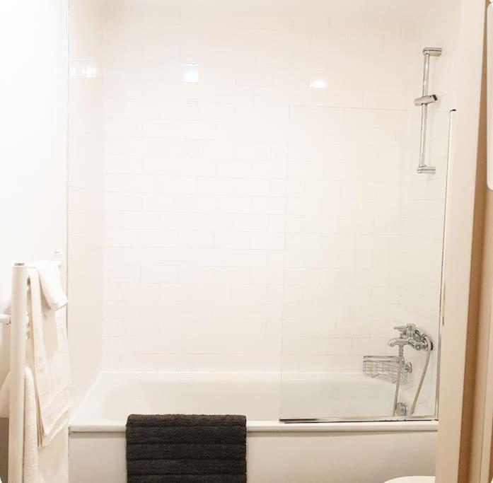 Apartment 2 Bed Flat In Leeds Centre *