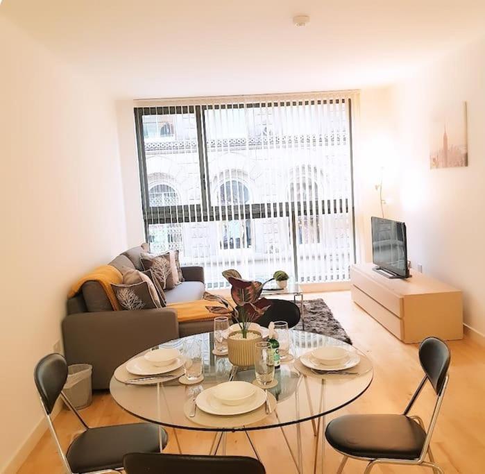 2 Bed Flat In Leeds Centre * Leeds (West Yorkshire)